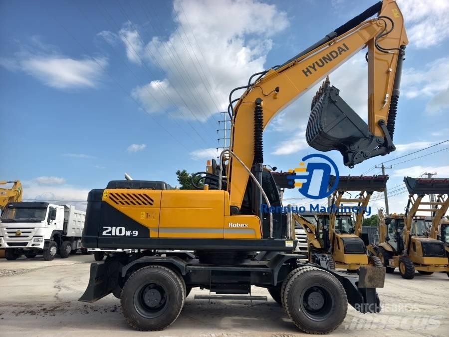 Hyundai 210W-9  휠 굴삭기