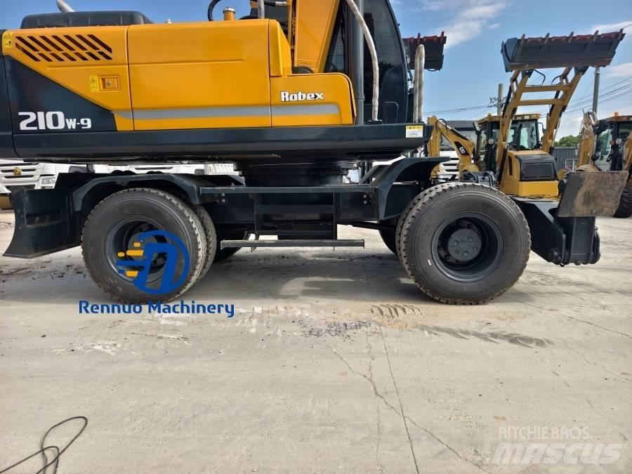 Hyundai 210W-9  휠 굴삭기
