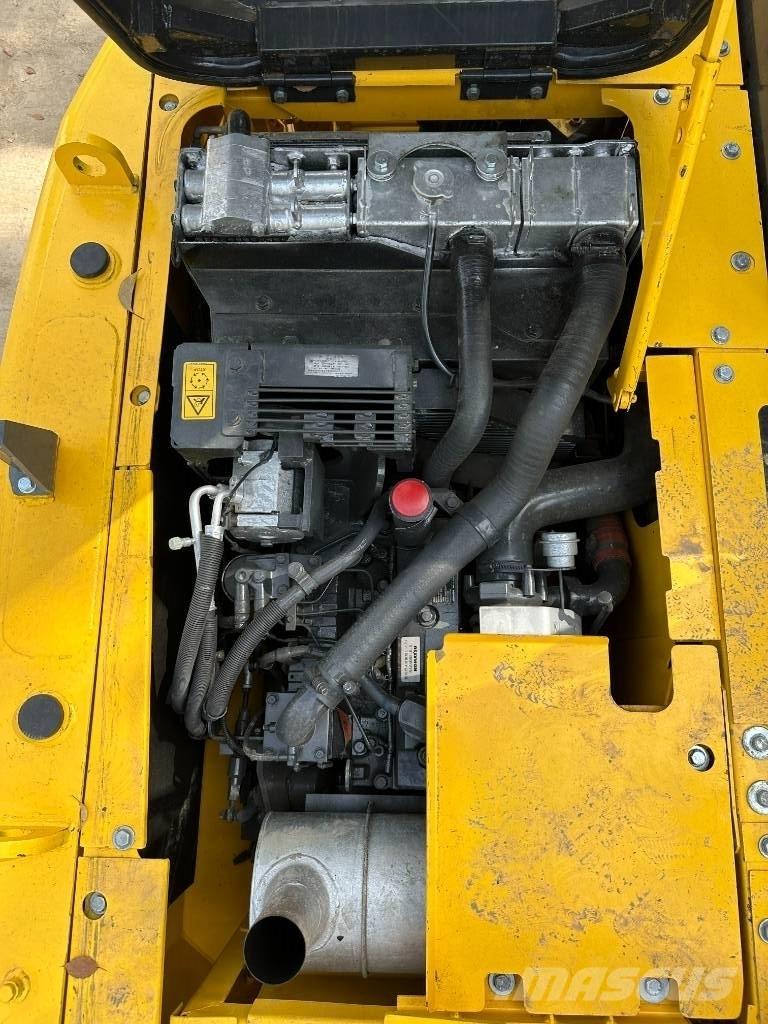 Komatsu PC 130 대형 굴삭기 29톤 이상