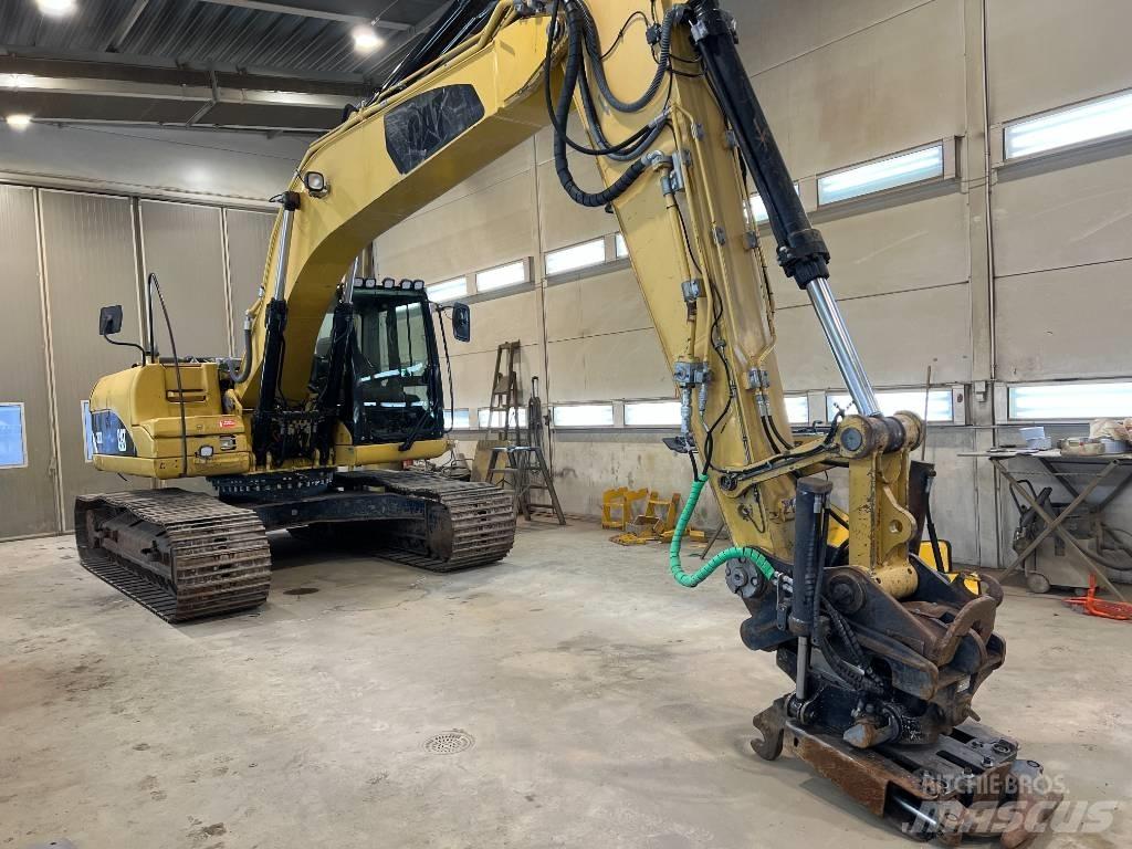 CAT 323 D L 대형 굴삭기 29톤 이상