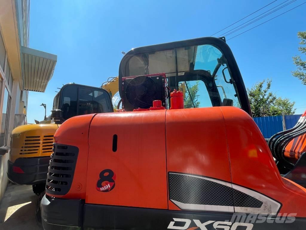 Doosan DX 60 대형 굴삭기 29톤 이상