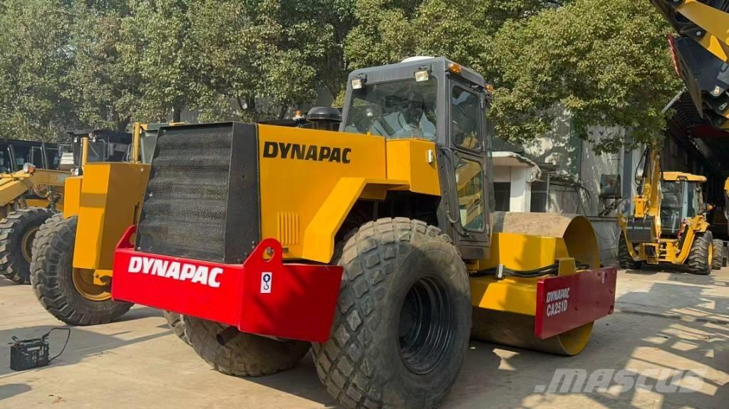 Dynapac CA 251 D 싱글 드럼 롤러