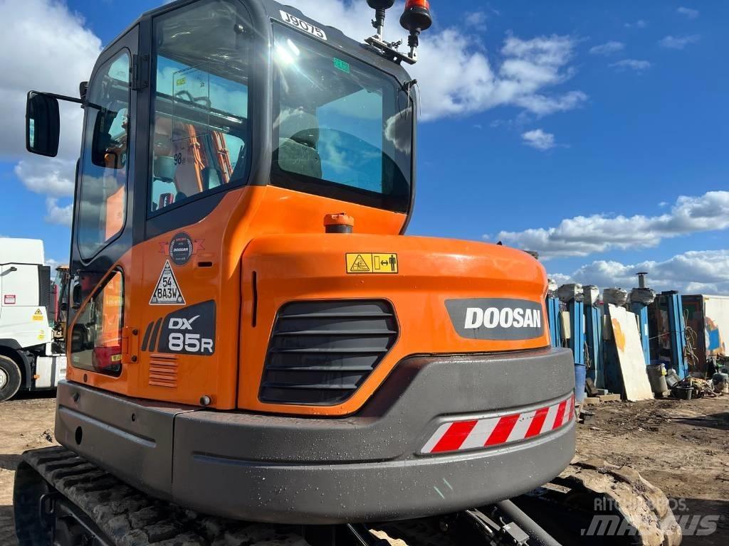 Doosan DX 85 R 중형굴삭기 7톤-28톤