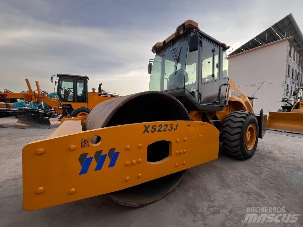 XCMG XS 223 J 싱글 드럼 롤러