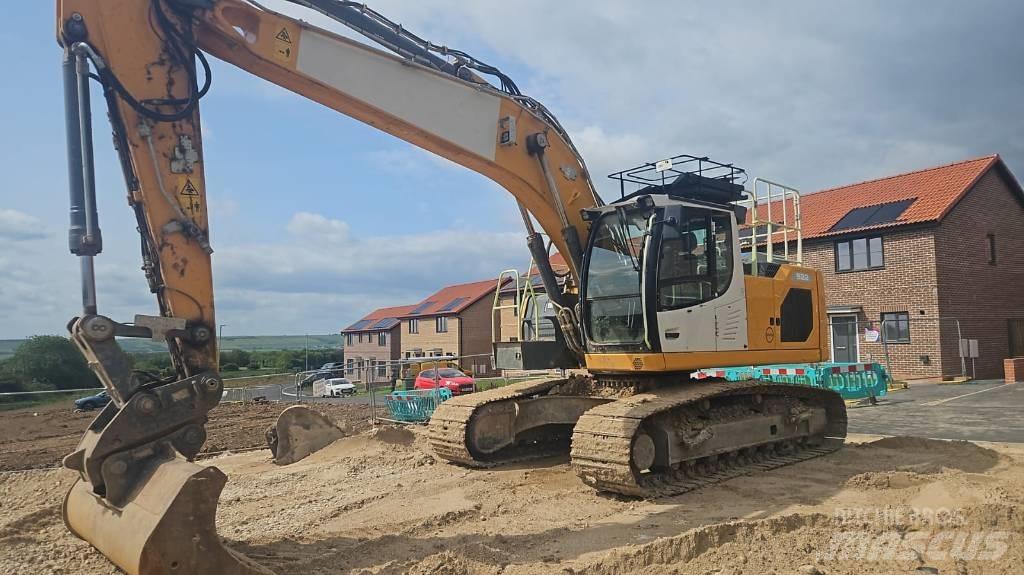 Liebherr R 922 LC 대형 굴삭기 29톤 이상