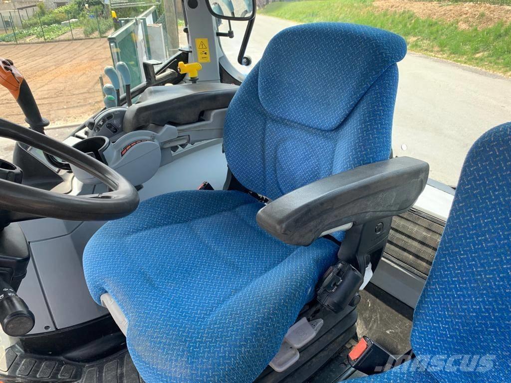 New Holland T 7.210 트랙터