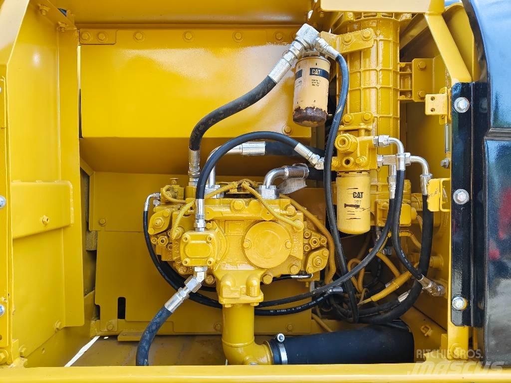CAT 320 D 대형 굴삭기 29톤 이상