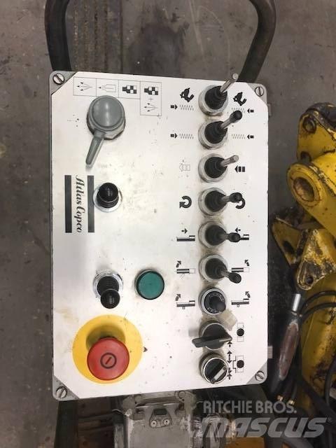 Atlas Copco ROC 242 도로 굴착기