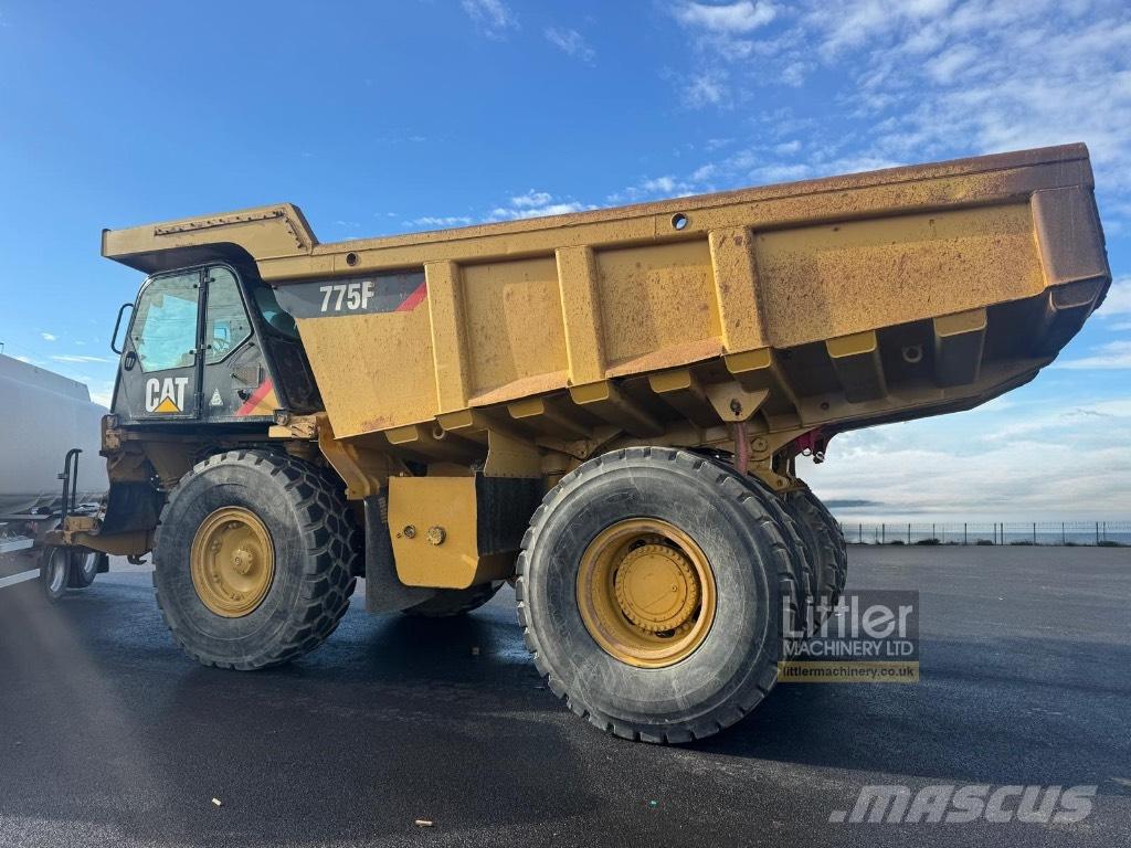 CAT 775 F 초대형 덤프 트럭