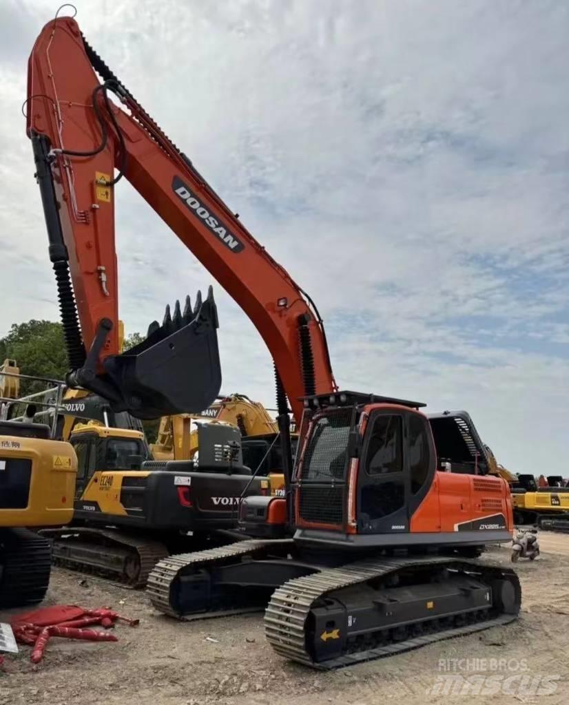 Doosan DX 225 대형 굴삭기 29톤 이상