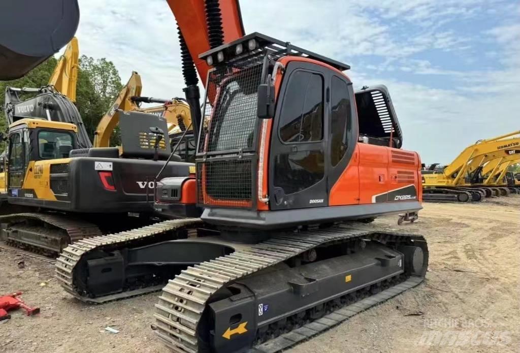 Doosan DX 225 대형 굴삭기 29톤 이상