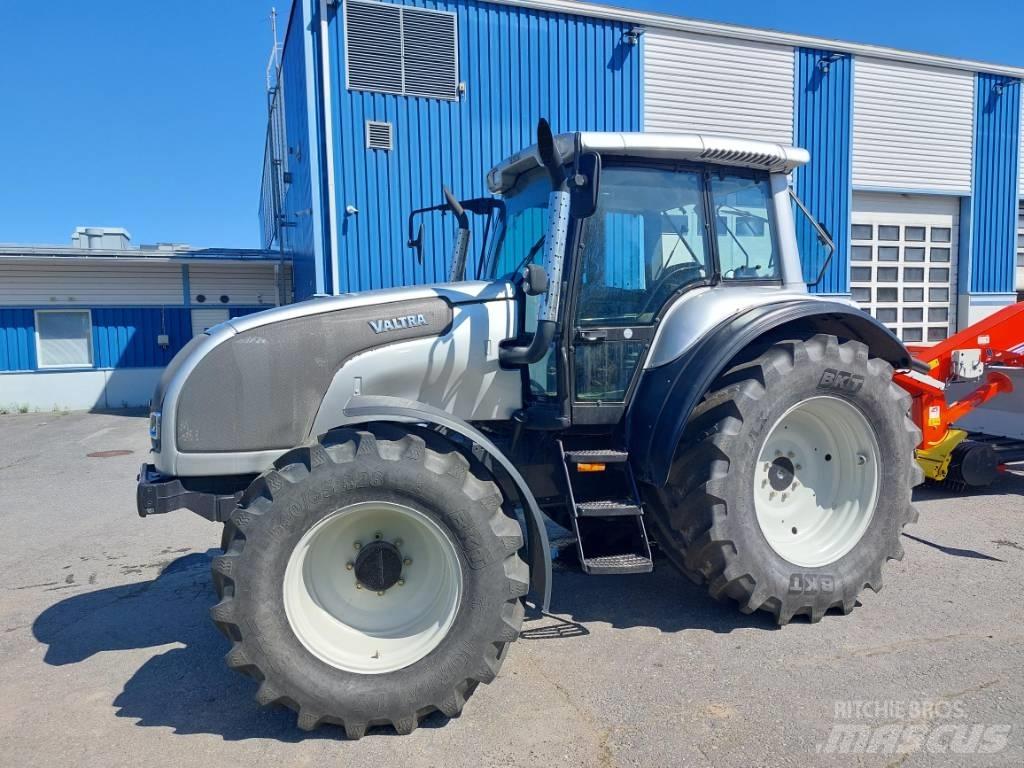 Valtra M 120 E 트랙터