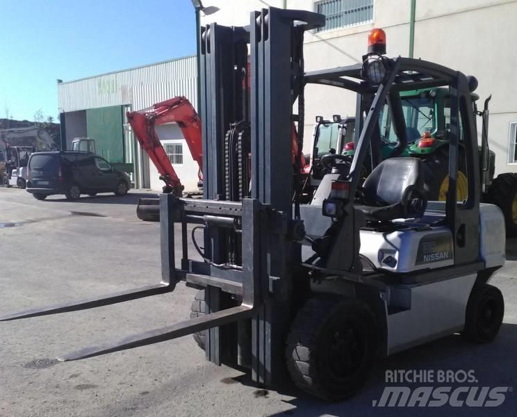 Nissan FGD02A30Q 디젤 지게차