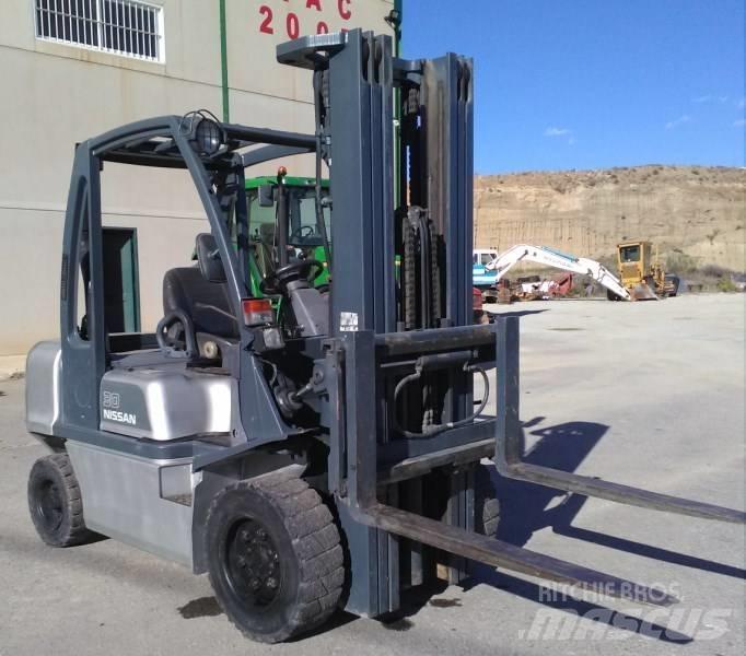 Nissan FGD02A30Q 디젤 지게차