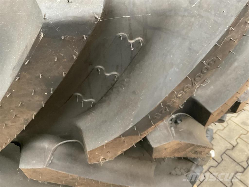 BKT 600/65R28 타이어, 휠 및 림