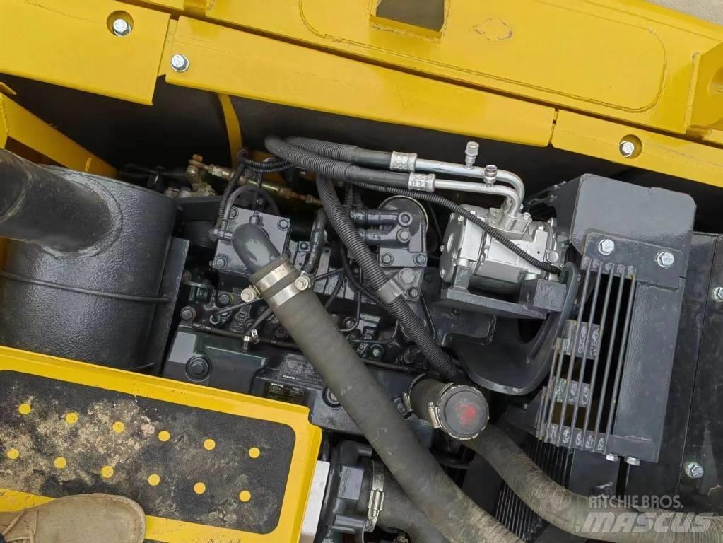 Komatsu PC 130-7K 중형굴삭기 7톤-28톤