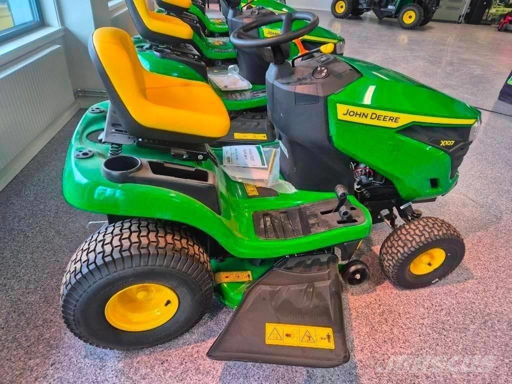 John Deere 107 R 탑승형 잔디깎기