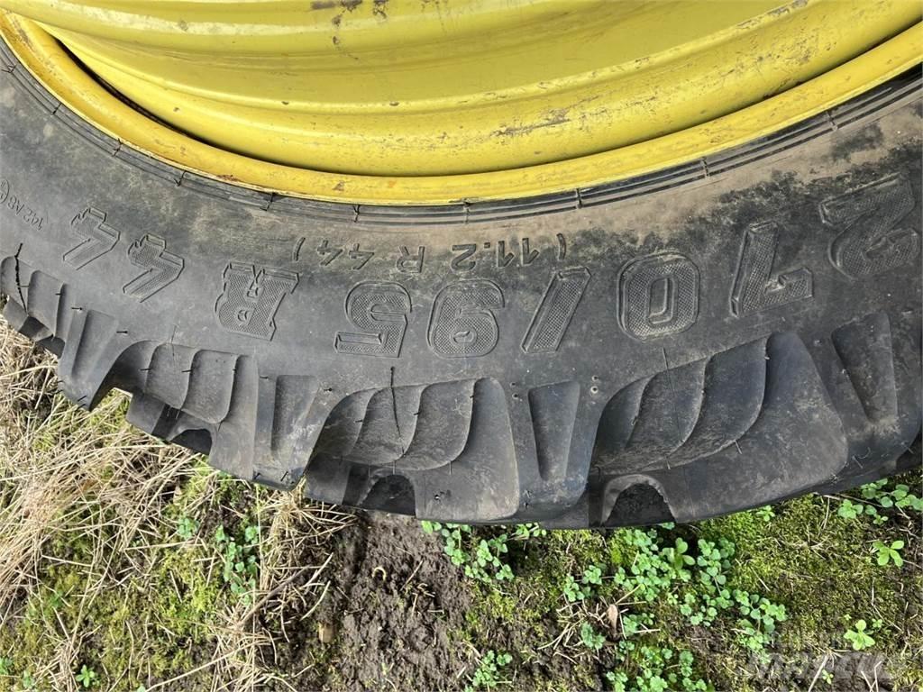 Taurus 270/95R44 타이어, 휠 및 림