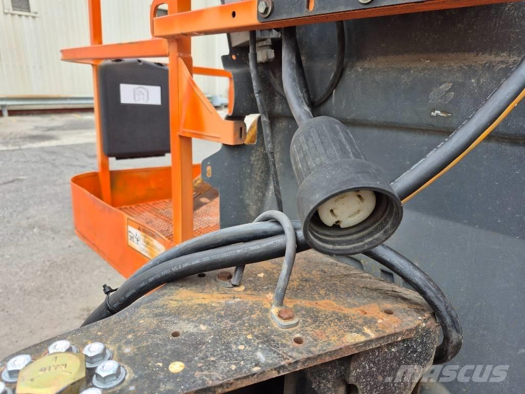 JLG 400 S 견인식 전동이동 리프트