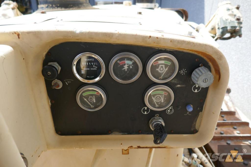 CAT D7G Ex-army 크롤러 도저