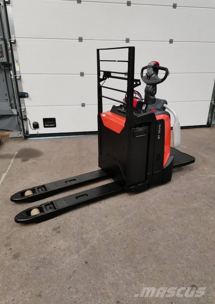 Toyota LPE220 로우 리프터(승강대 포함)