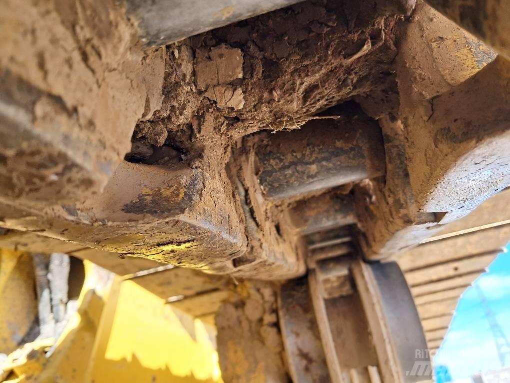 Komatsu D61PXI-24E0 크롤러 도저