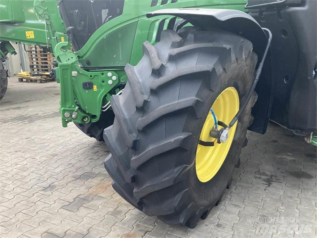 John Deere 6215R 트랙터