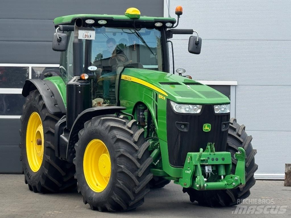 John Deere 8310 R 트랙터