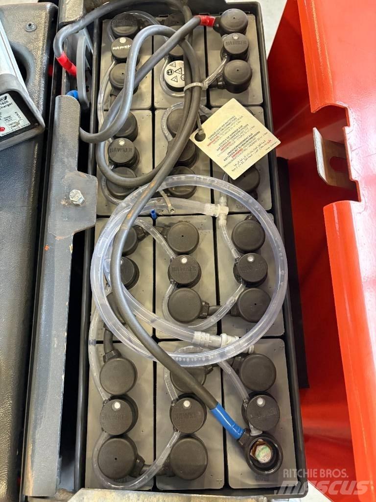 BT LPE 200 / 8 로우 리프터(승강대 포함)
