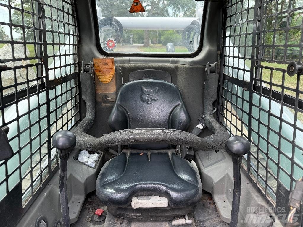 Bobcat T 770  스키드로더