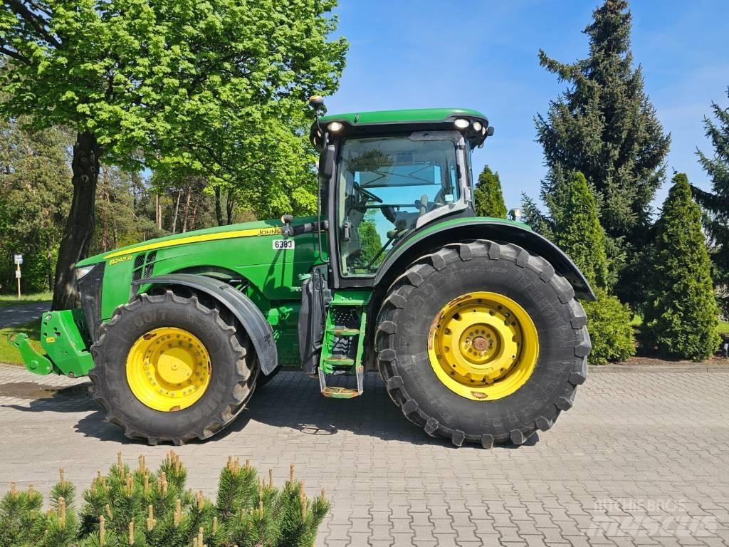 John Deere 8245 R 트랙터