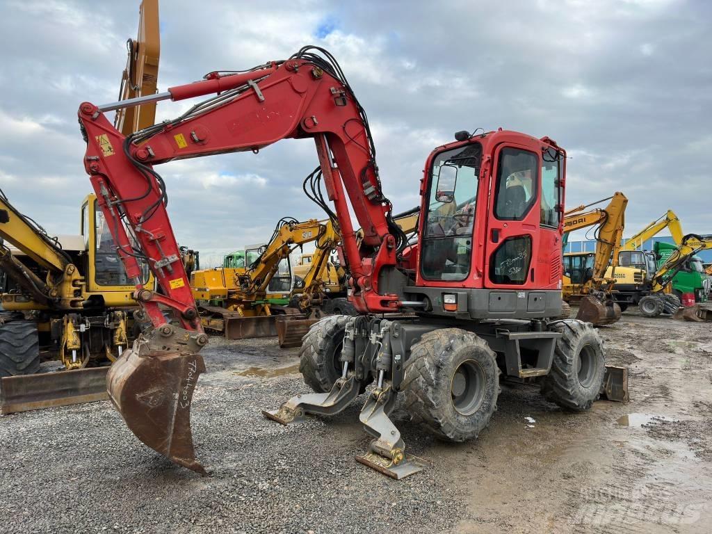 Komatsu PW98MR-8  휠 굴삭기