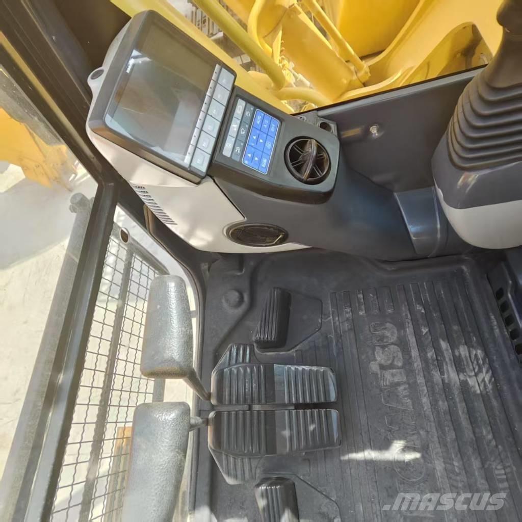 Komatsu PC 220-8 대형 굴삭기 29톤 이상