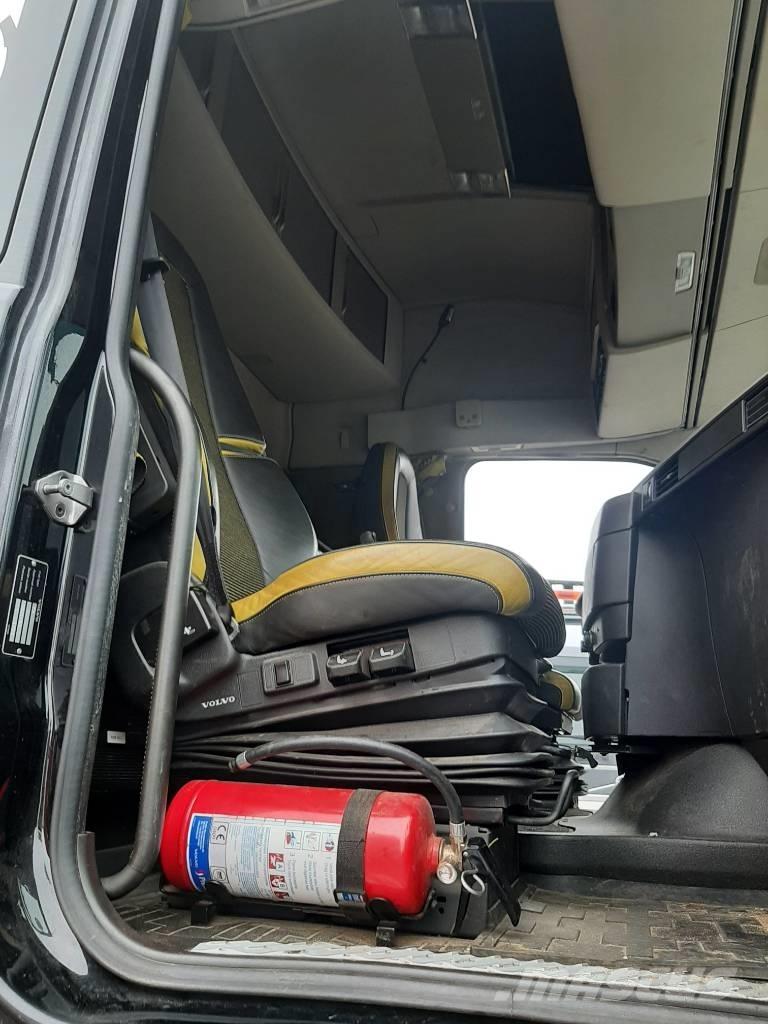 Volvo FH 16 목재 트럭