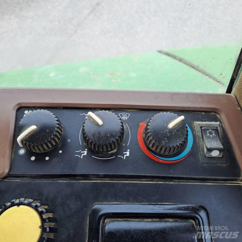 John Deere 7700 트랙터