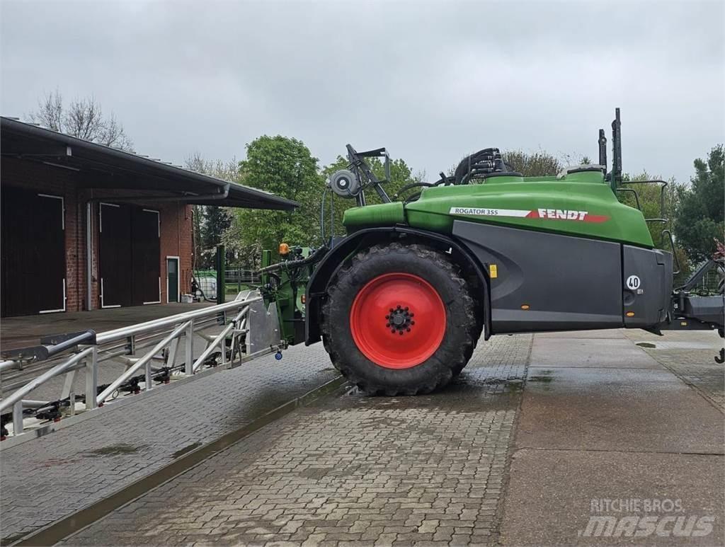 Fendt Rogator 355 견인형 분무기