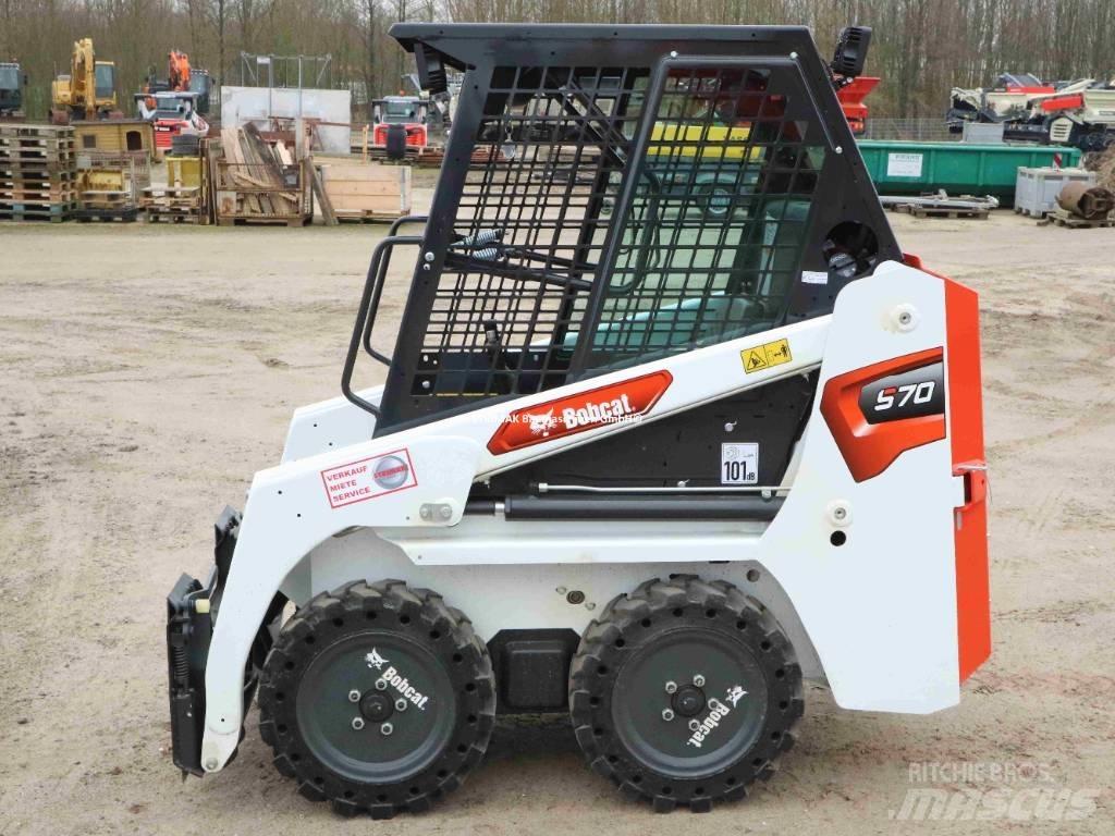 Bobcat S 70  스키드로더