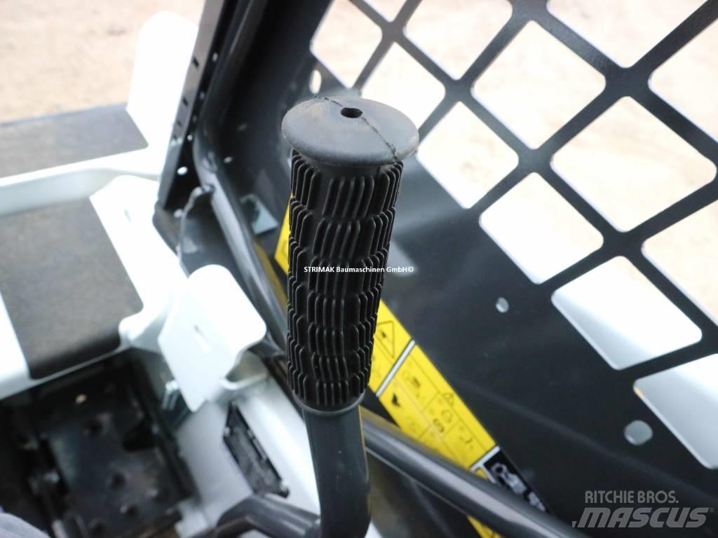 Bobcat S 70  스키드로더