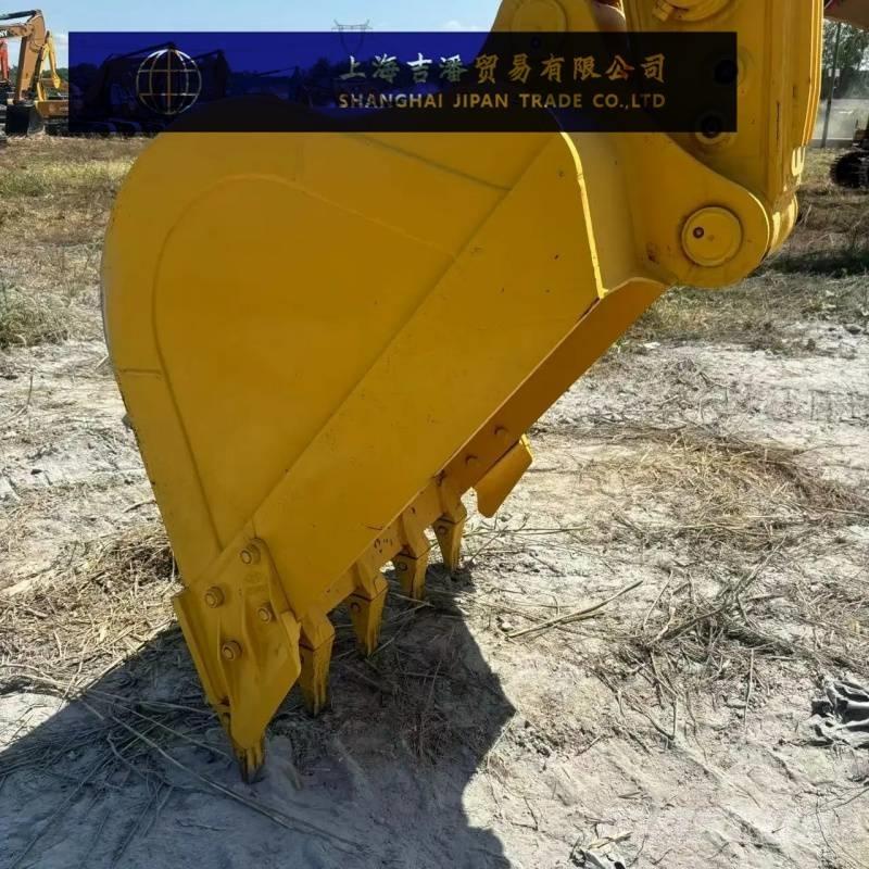 Komatsu PC 210 대형 굴삭기 29톤 이상