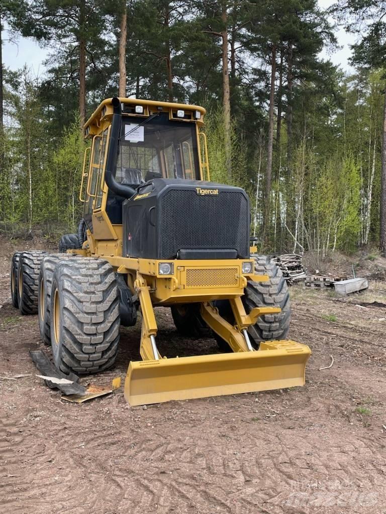 Tigercat 1075C 원목 포워더