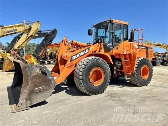 Doosan DL300  휠로우더