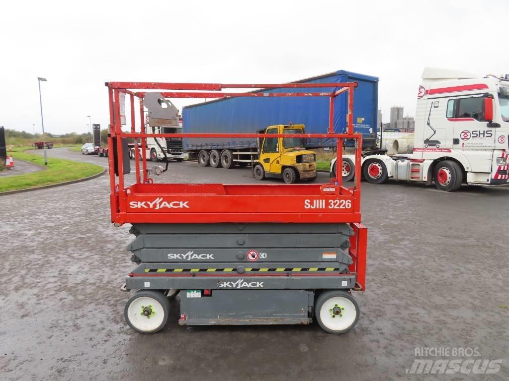 SkyJack SJ III 3226 가위형 리프트