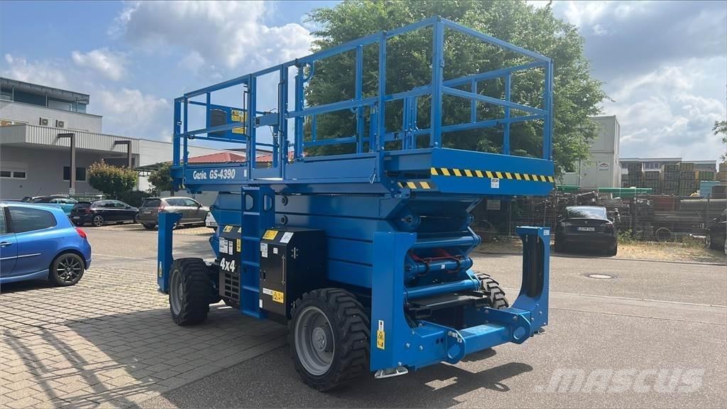 Genie GS-4390RT 가위형 리프트