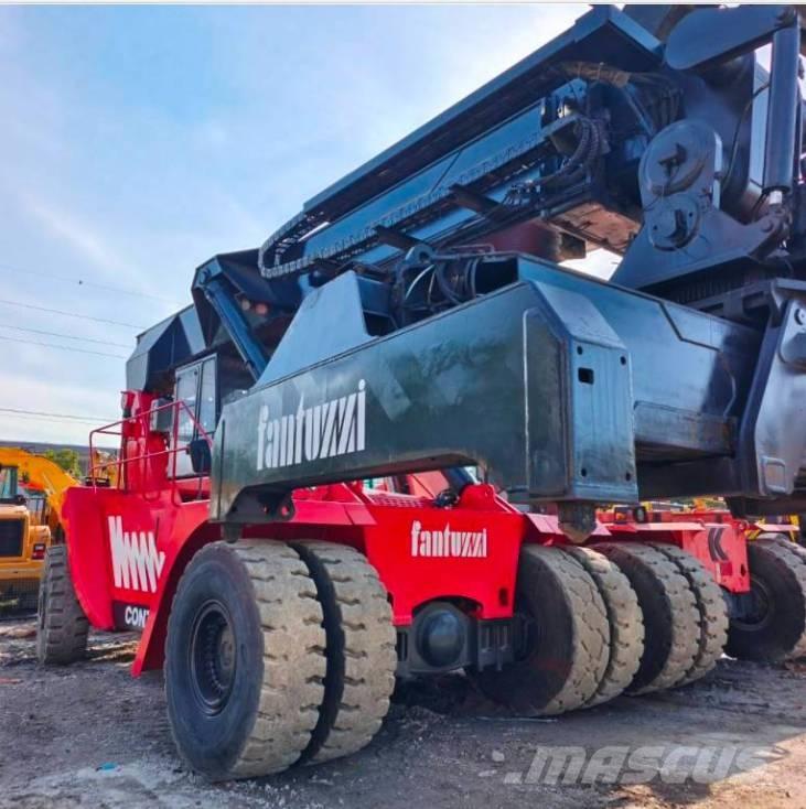 Fantuzzi CS 45 KM 리치 스태커