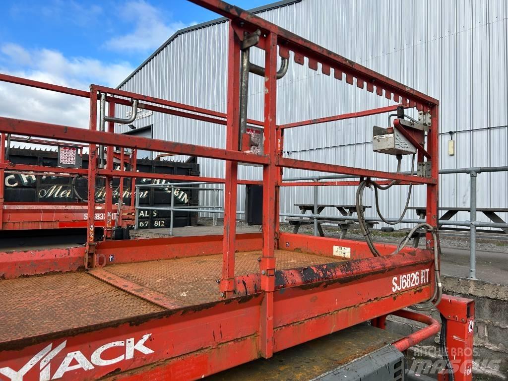 SkyJack SJ 6826 RT 가위형 리프트