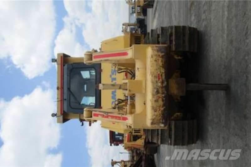 Komatsu D275A-5 크롤러 도저
