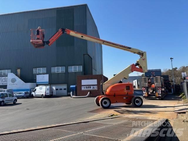 JLG 800 AJ 관절형 전동이동 리프트
