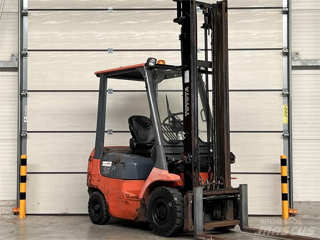 Toyota 02-7FDF15 디젤 지게차