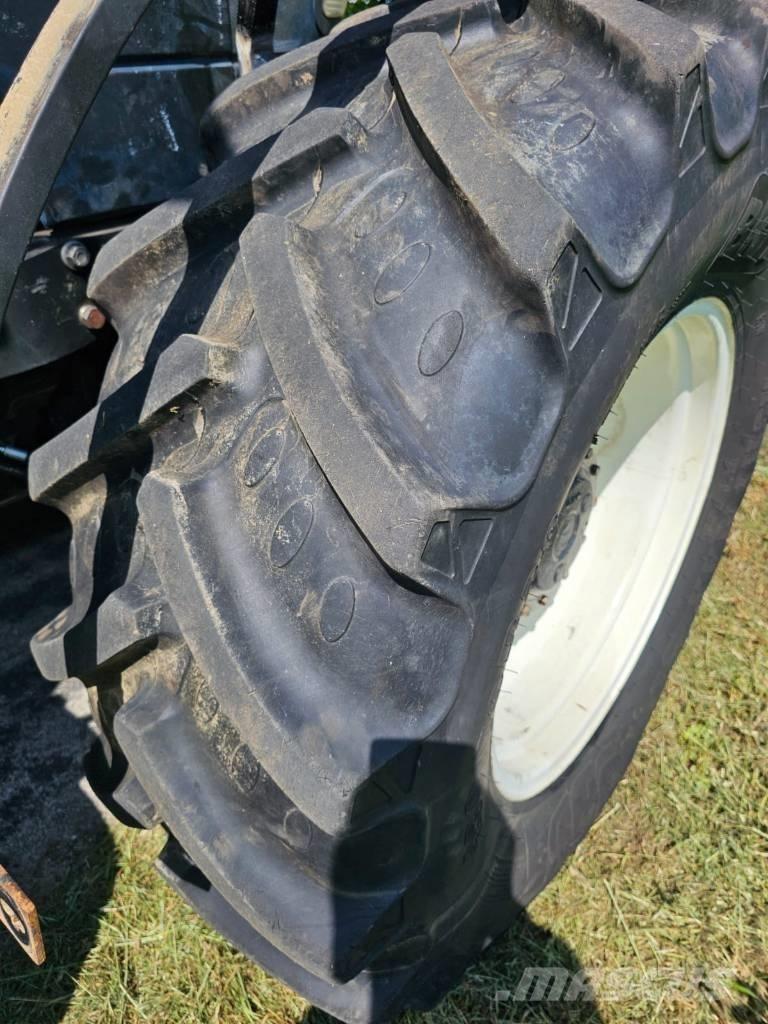 New Holland TM 140 트랙터