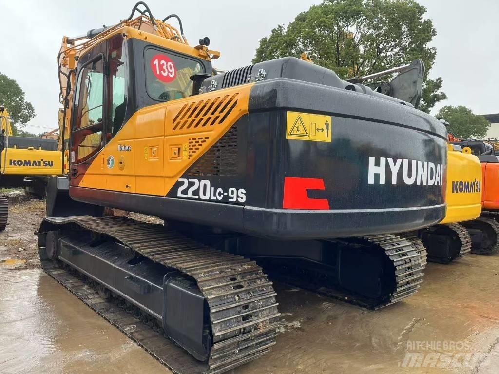 Hyundai R220LC-9S  휠 굴삭기
